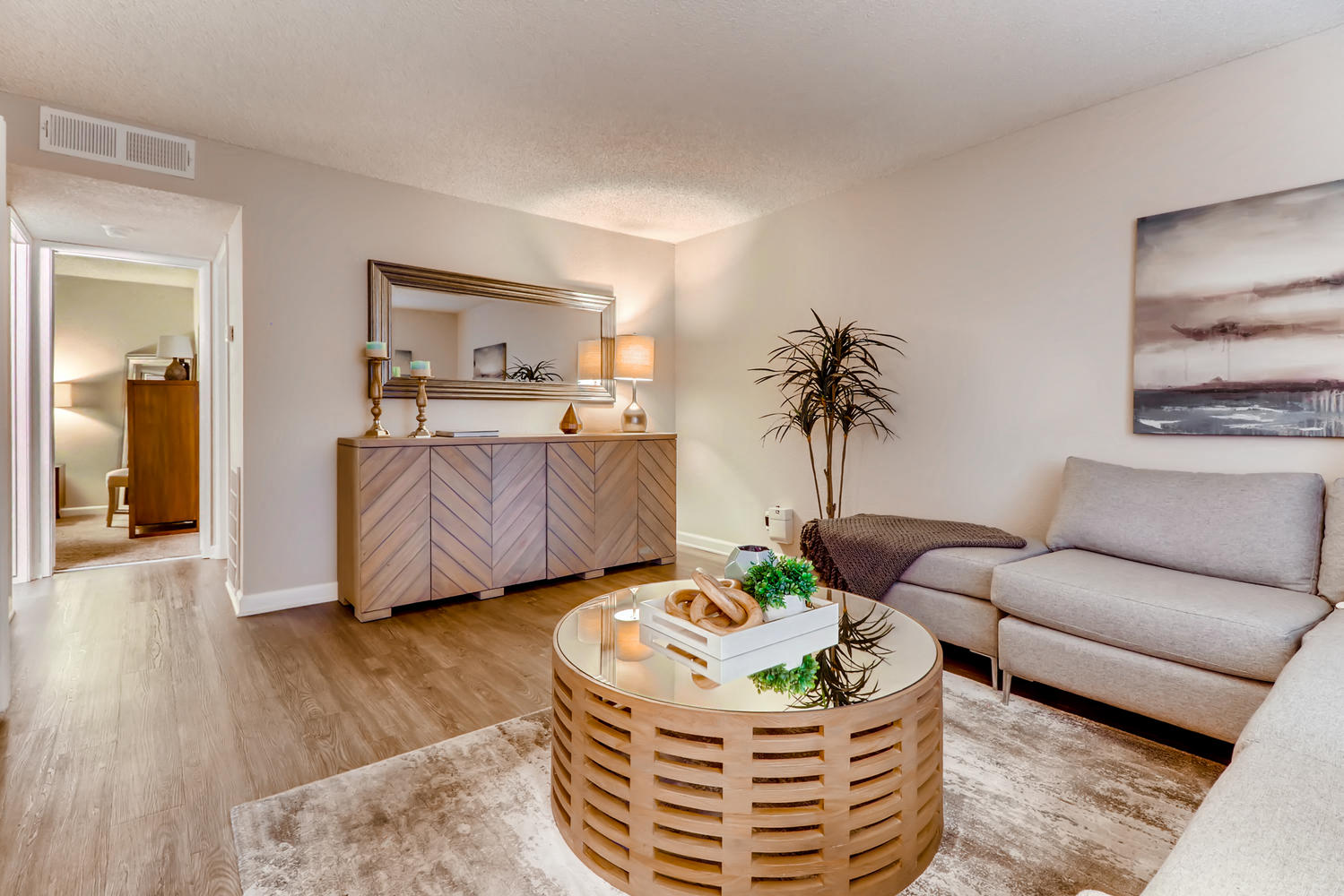 The Luxe Apartments in Sacramento, CA